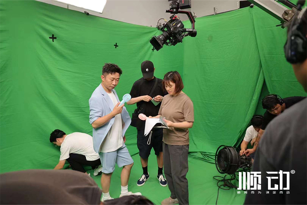 楊迪拍攝紫燕百味雞廣告片花絮