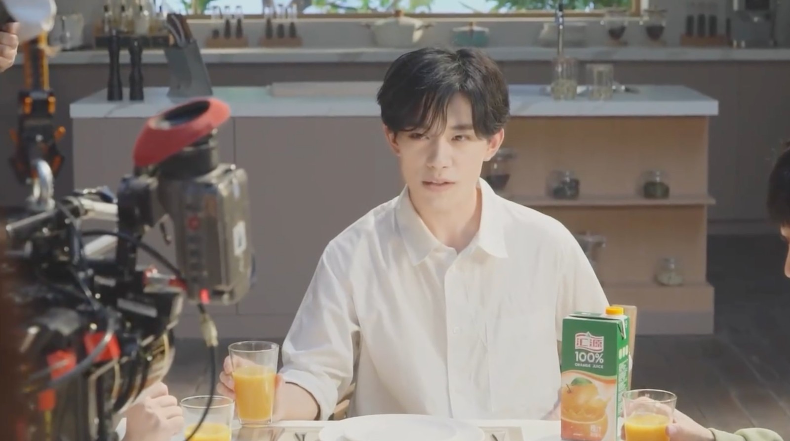 易烊千璽×匯源果汁廣告片拍攝花絮 易烊千璽×匯源果汁廣告片拍攝花絮